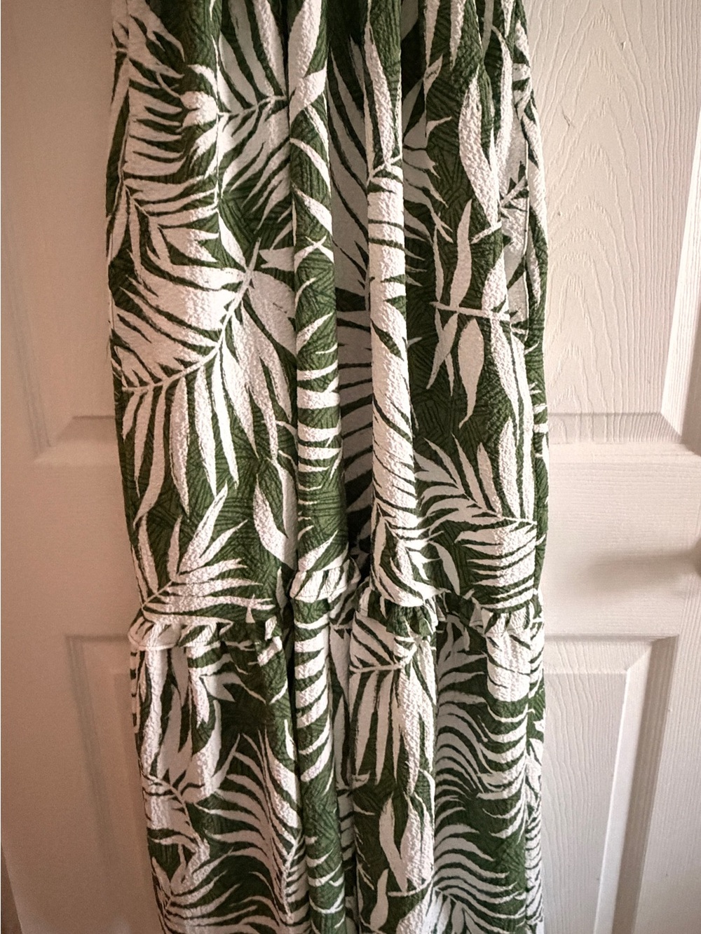 sofia by sofia vergara Green and White Leaf Print Maxi Dress - Picture 3 of 5